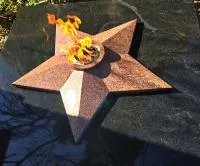 Звезда из красного гранита (518204) монтаж комплект горелка ГВД 379 10 89 00 ПС вечный огонь ø 1000 мм. монолит - массив  в Орске