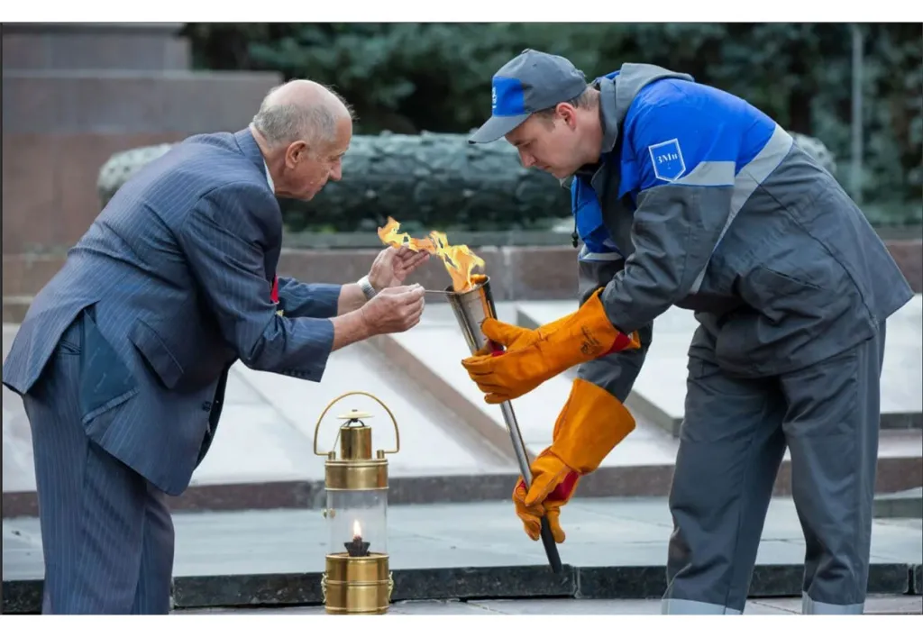 Лампа для переноса вечного огня в Орске 